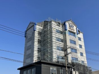 福岡市にあるホテルの改修工事用足場を組みました！